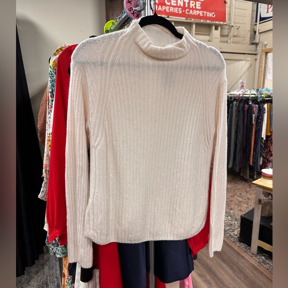 Vince Mock Neck Cream Colored Sweater Wool And Cashmere Blend Size Small